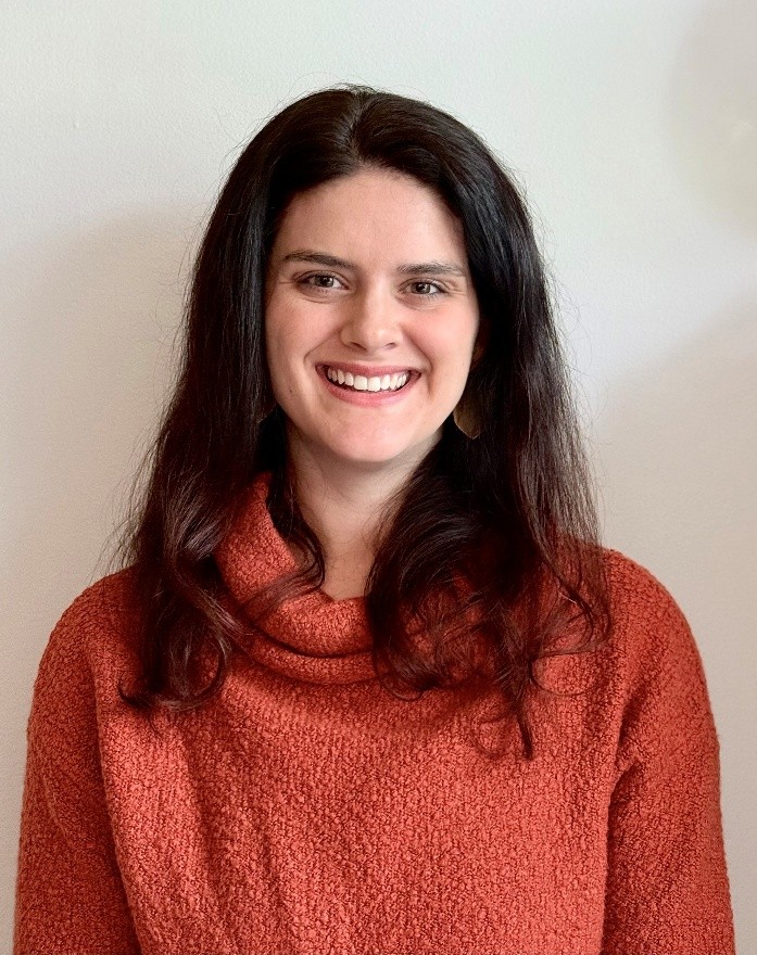 Julia Aquadro headshot